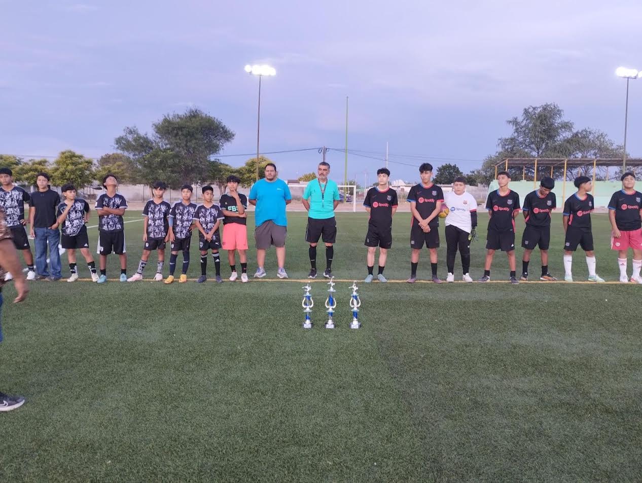 Premian a ganadores del Torneo Futbol Vacacional