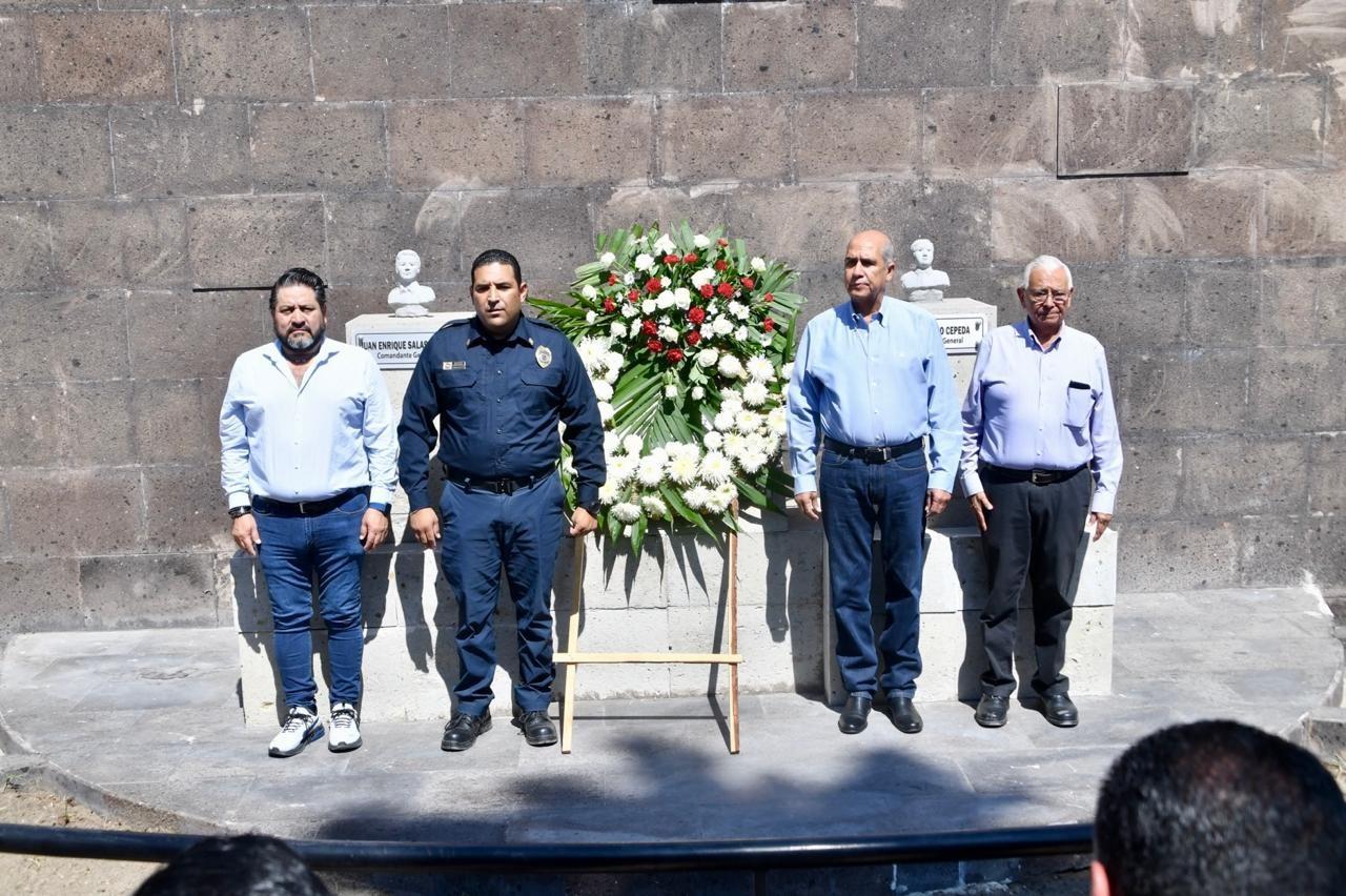 Honran autoridades a los héroes caídos