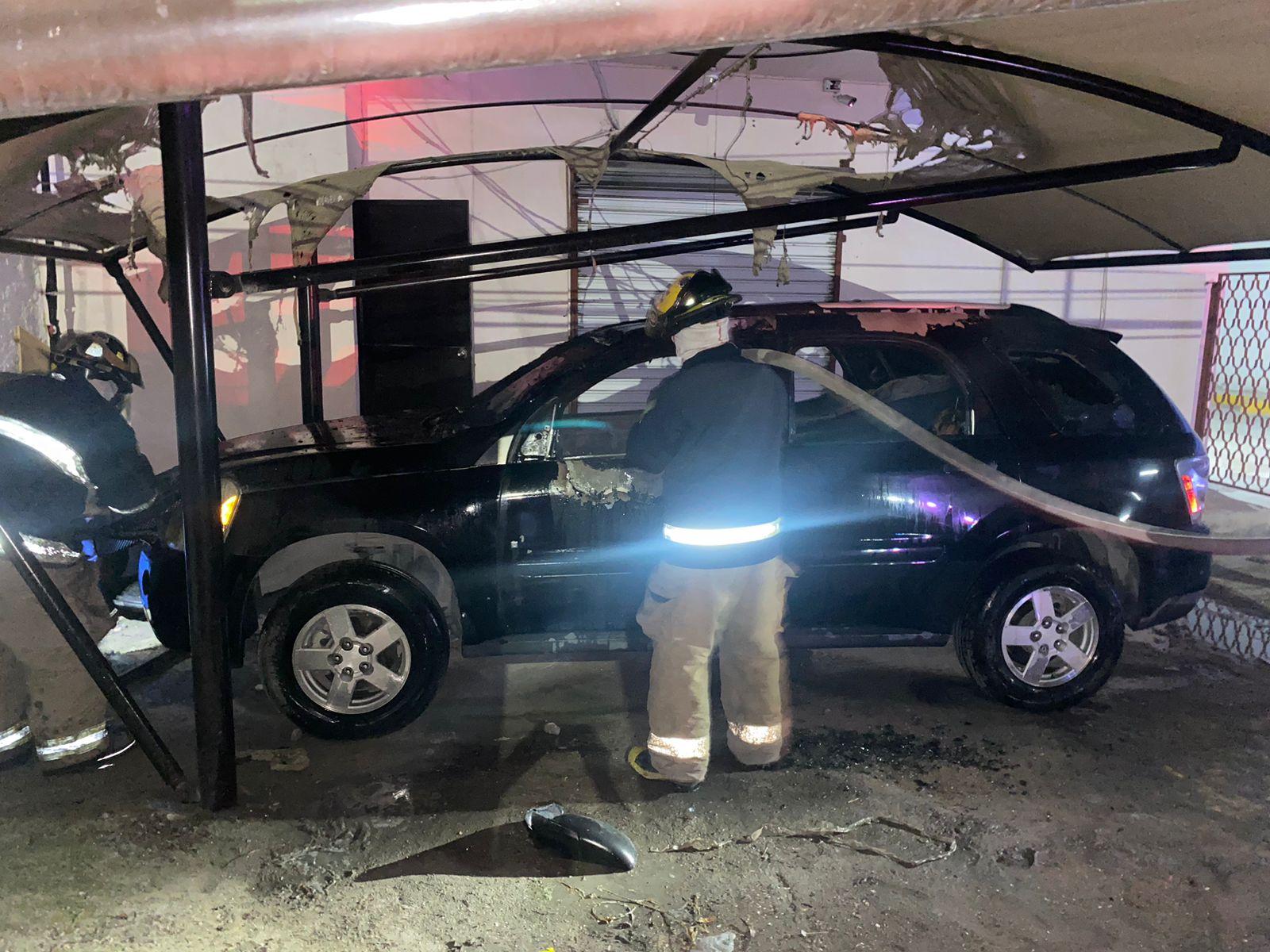 Incendia camioneta bajo influjo de droga