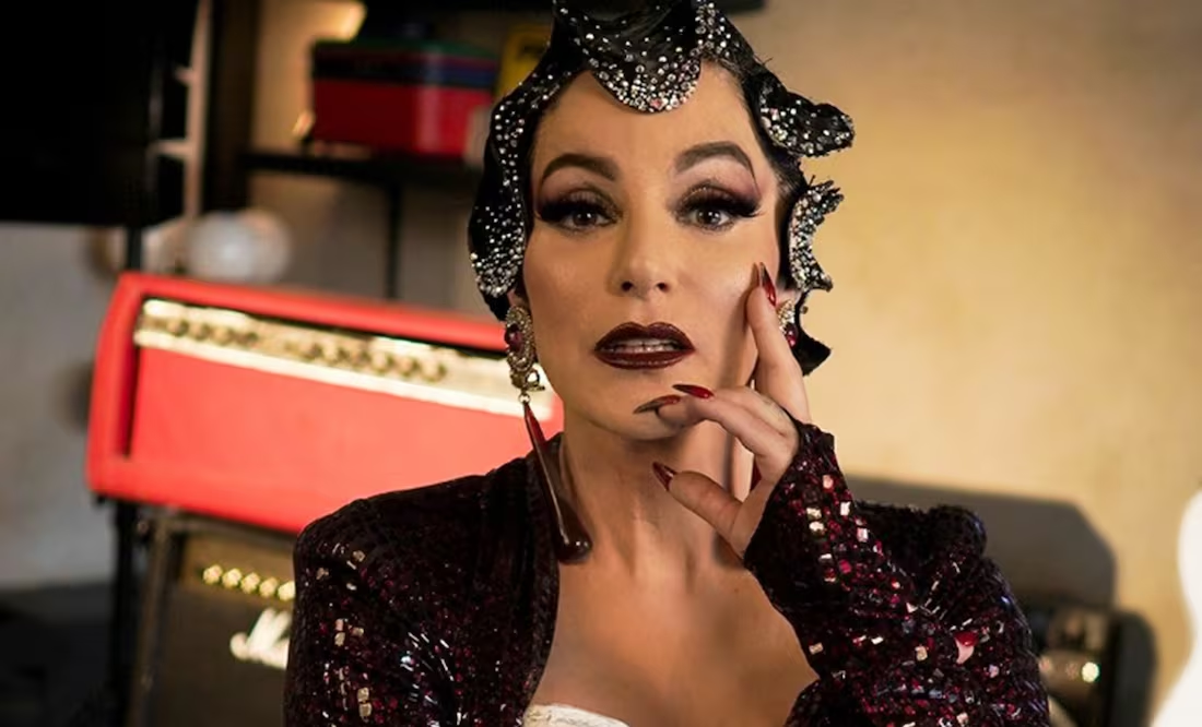 Lola Cortés confiesa en la “La Academia” que siente culpa por la muerte de su madre