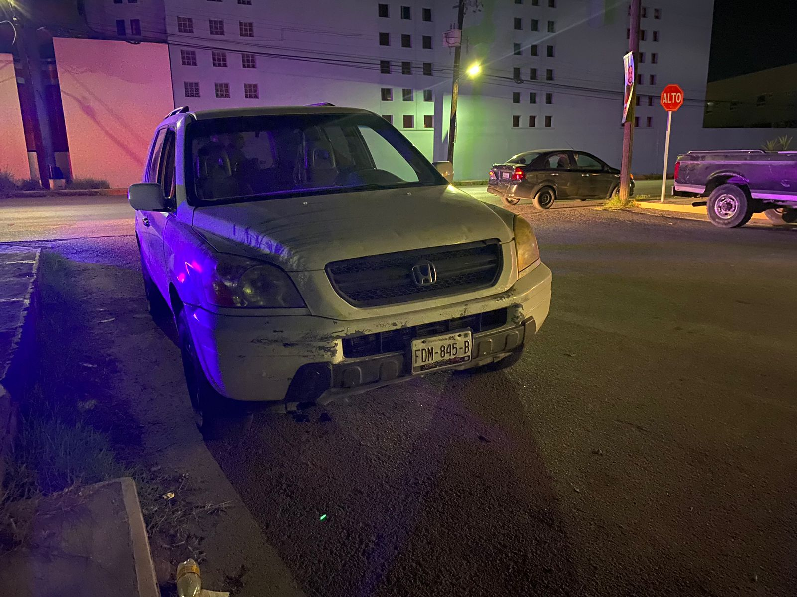 Una mujer lesionada y daños materiales deja choque por alcance