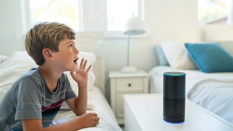 Uno de cada tres niños prefiere hacerle preguntas Alexa y no a sus padres: cuáles el motivo