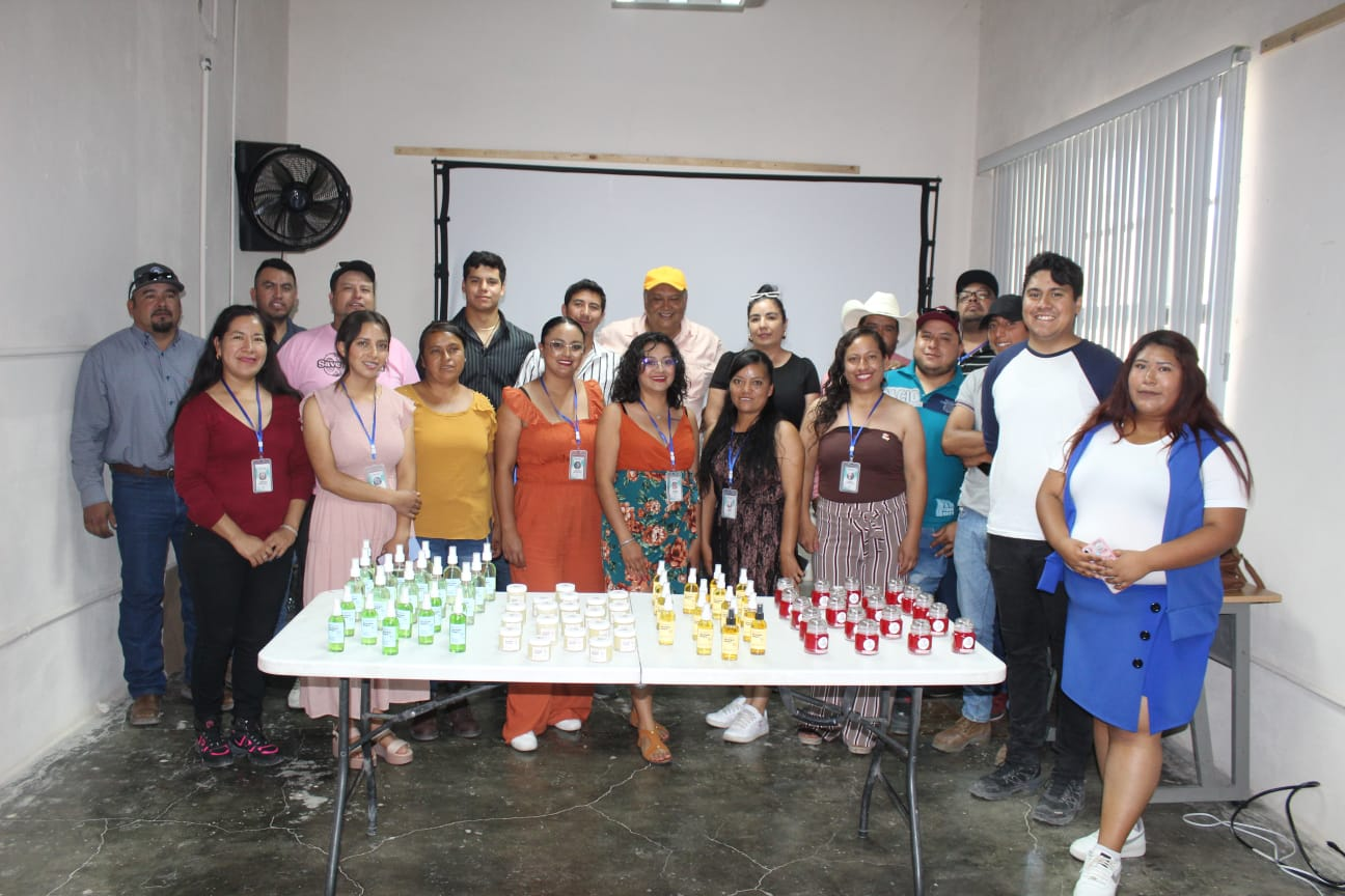 Acreditan a extensionistas forestales comunitarios 2024