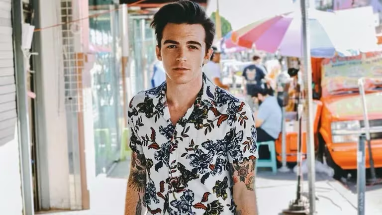 Drake Bell presenta su nueva canción “By the ocean” en calles de la CDMX