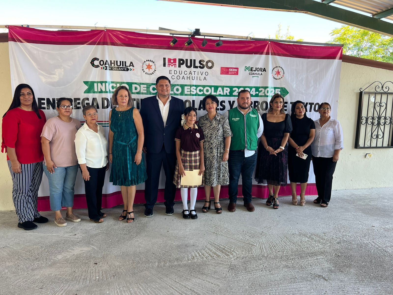 Emotivo regreso a clases en la técnica 31 de Nadadores