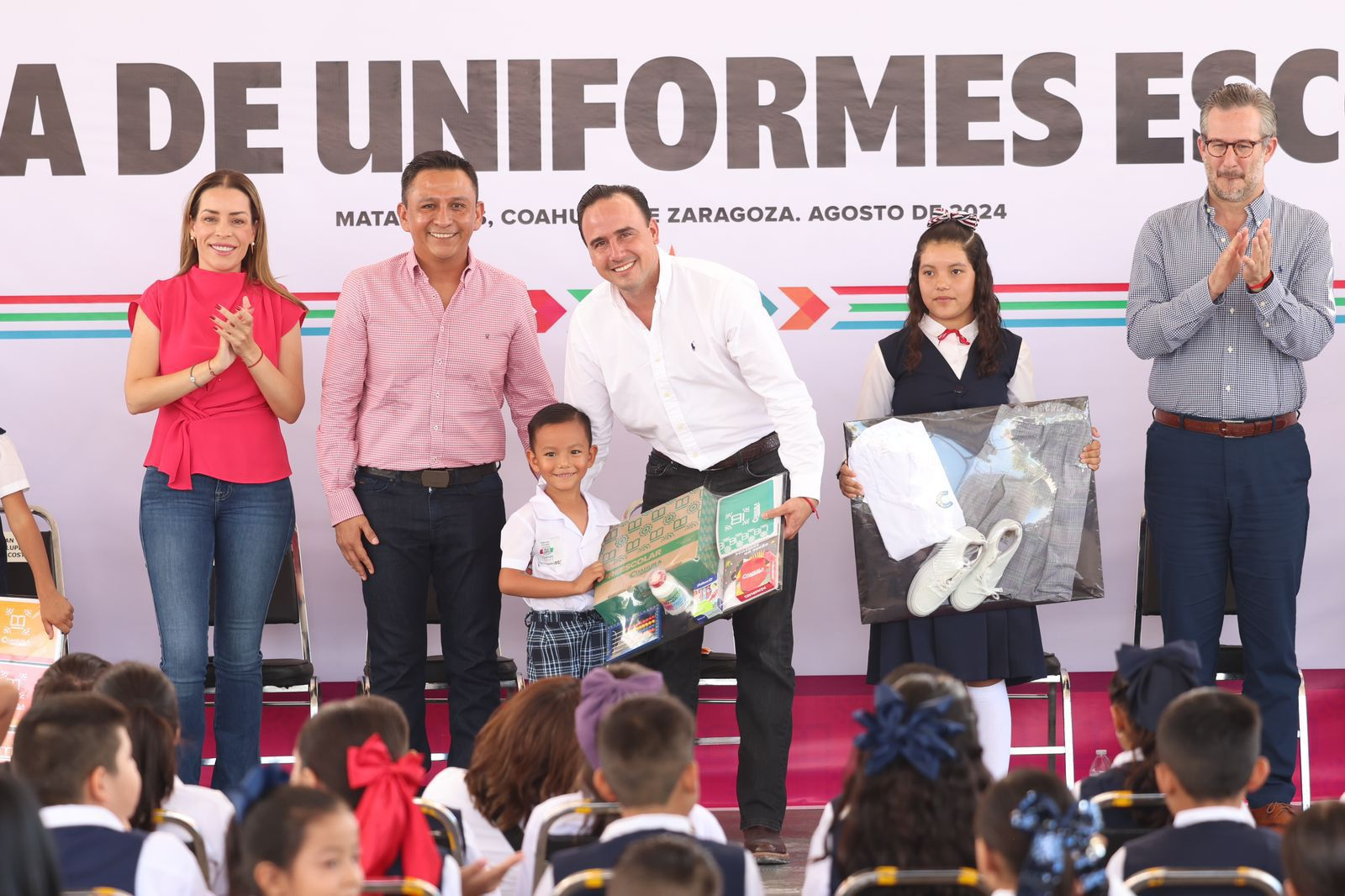 INICIAMOS LA ENTREGA DE UNIFORMES ESCOLARES PARA NUESTRAS ALUMNAS Y ALUMNOS DE ESCUELAS RURALES: MANOLO
