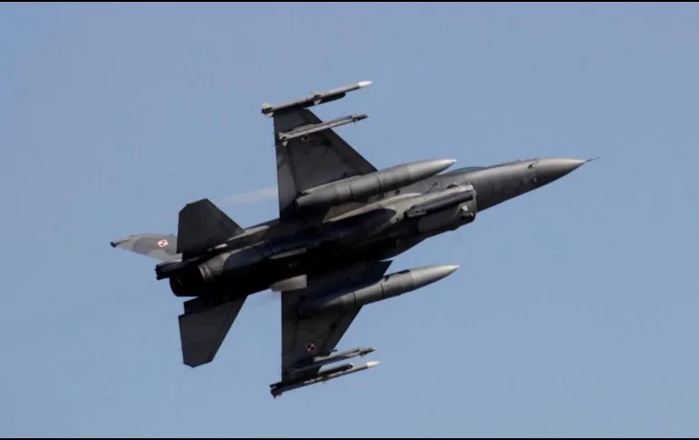 Zelensky anuncia la llegada de los primeros aviones de combate F-16