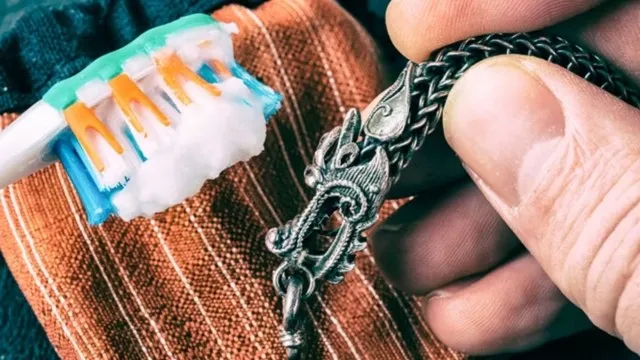 Cómo limpiar cadenas de plata oscurecidas: Consejos prácticos para devolverles su brillo