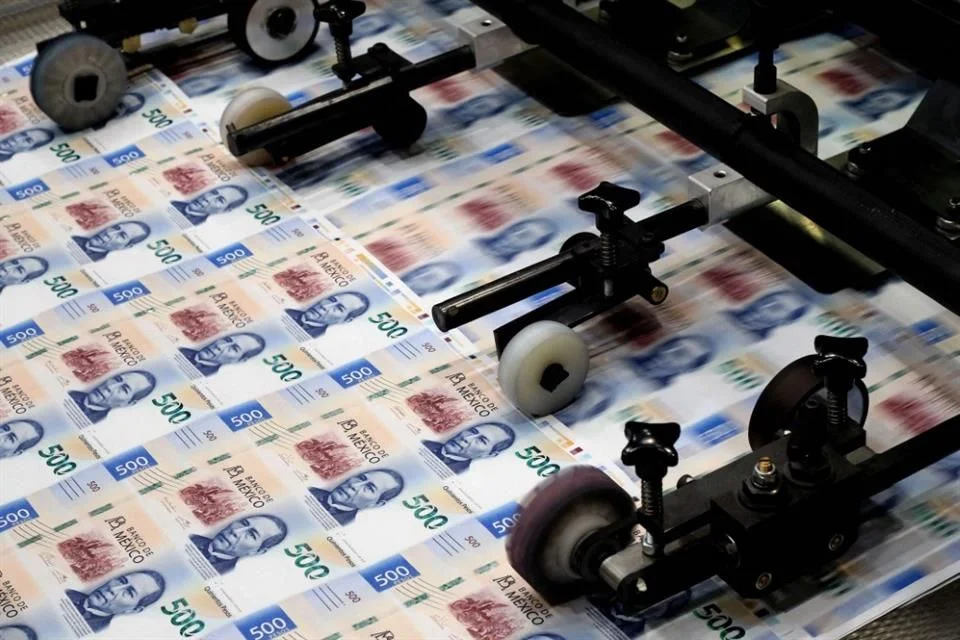 Dólar repunta a más de $20 tras caída de bolsas asiáticas