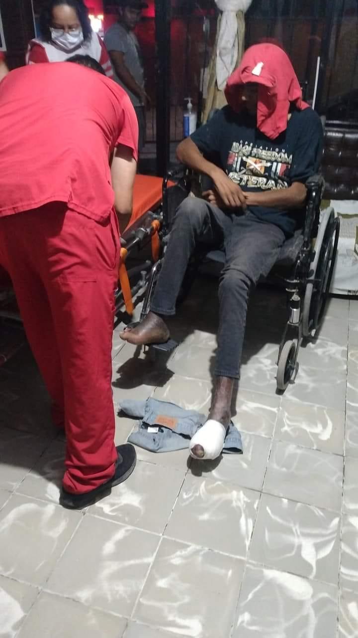 Rescatan a indigente; tiene pies gangrenados