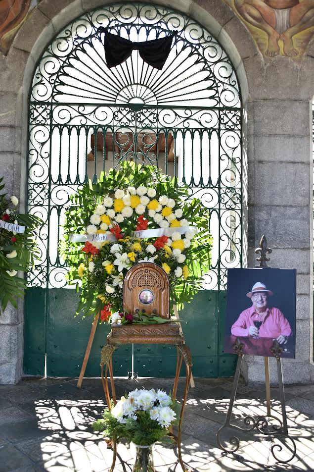 MONTA AYUNTAMIENTO HOMENAJE A POMPILIO