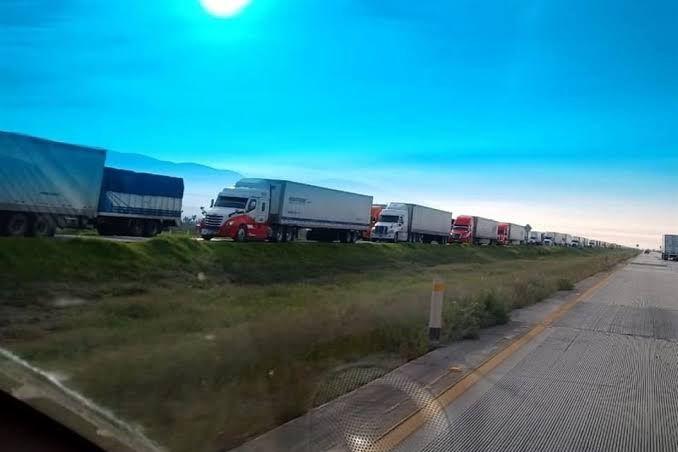 Provoca choque fila de 35 km en Carretera 57