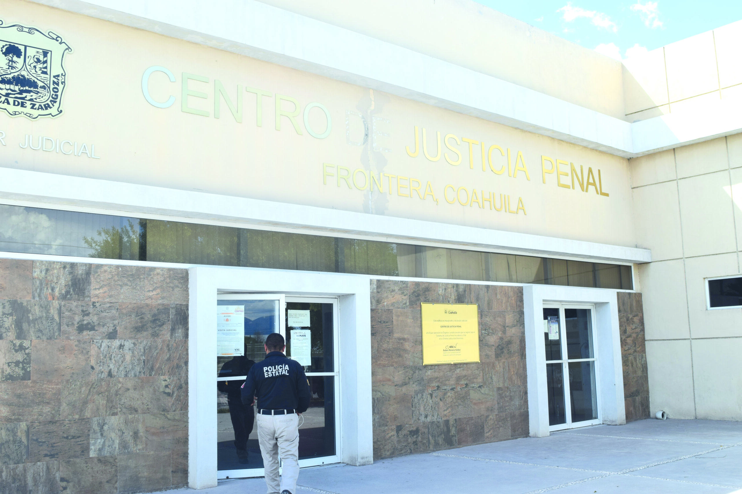Perdona a su hijo… pero lo quiere lejos