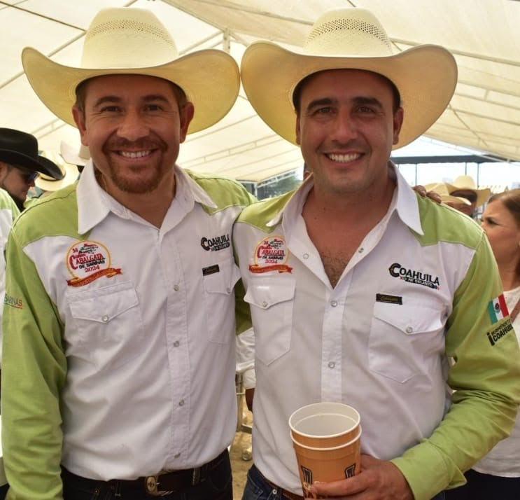 Participa Hugo Lozano en Cabalgata Sabinas