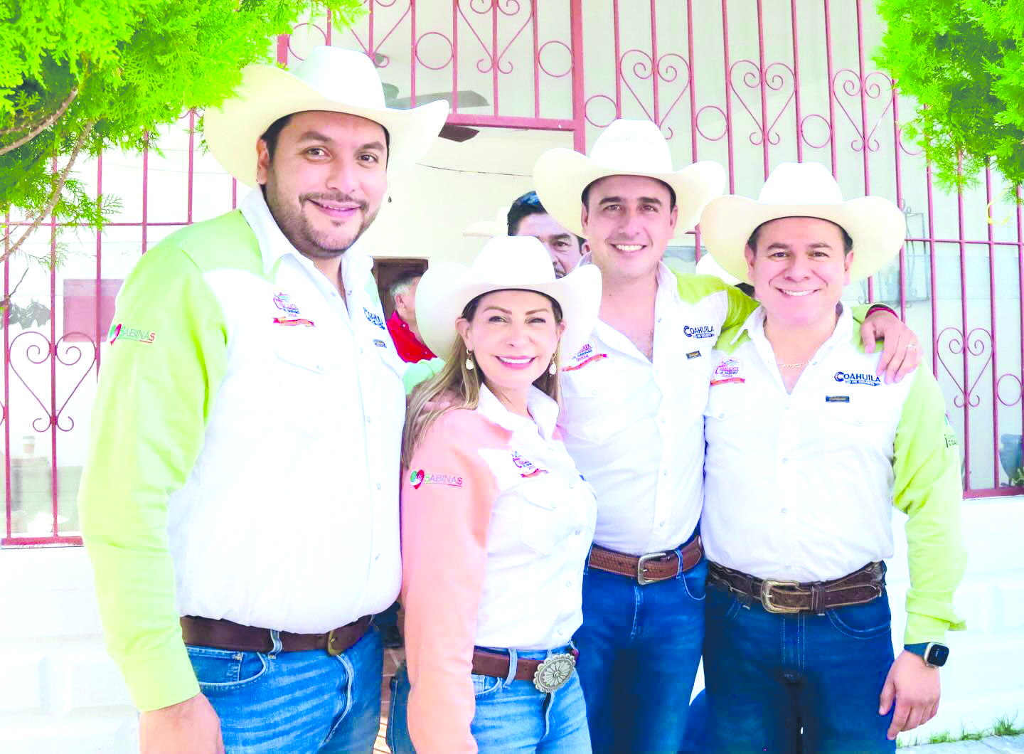 Presente Carlos Villarreal en Cabalgata Sabinas 2024