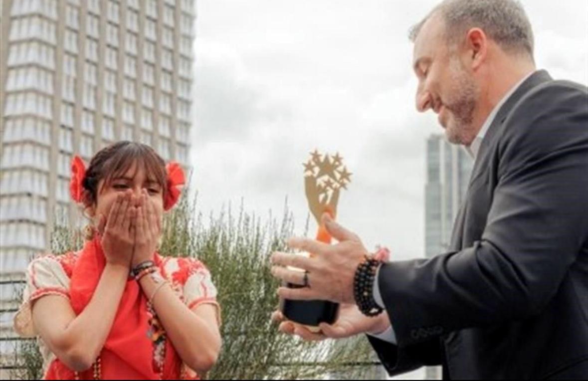 Dan a mexicana galardón de mejor estudiante del mundo