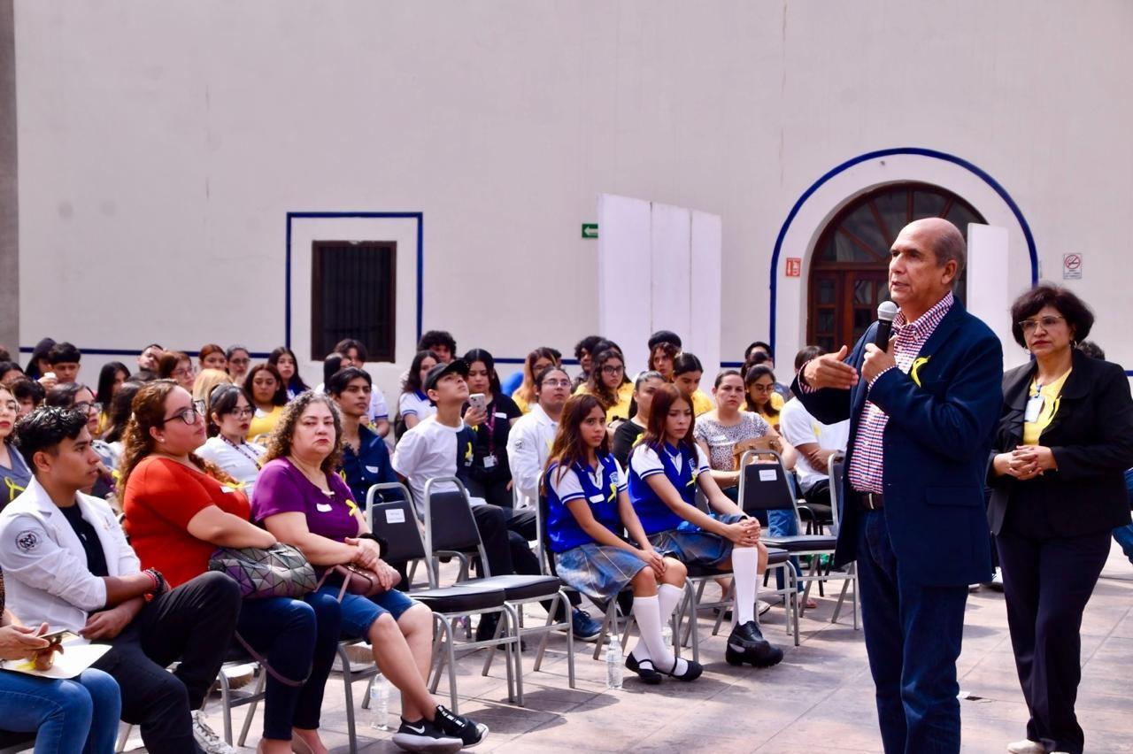 Crea Dávila cercanía con los estudiantes