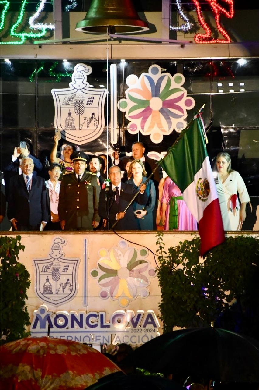 Celebran monclovenses fiesta de Independencia