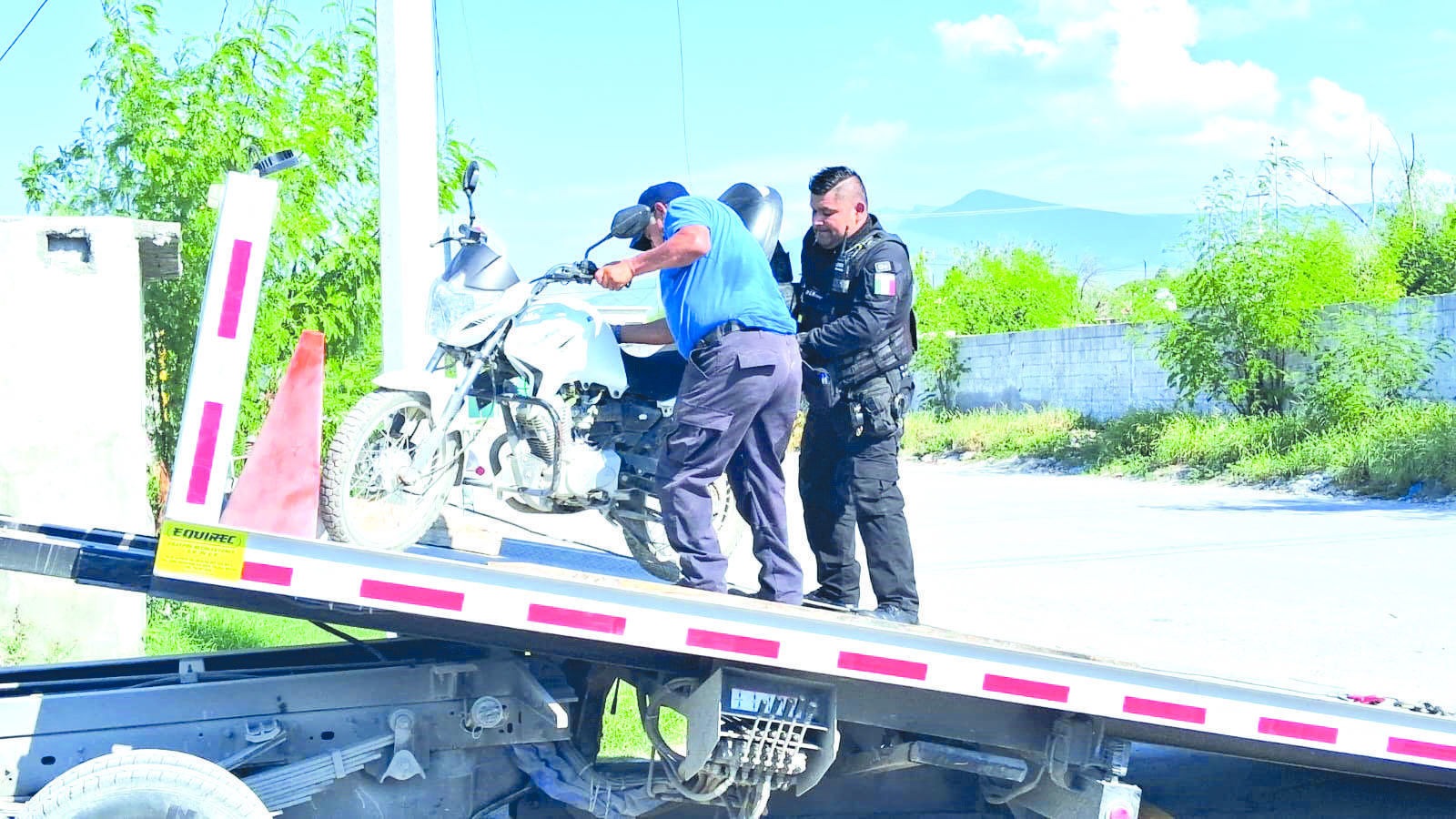 Roba ladrón moto de Banco Azteca
