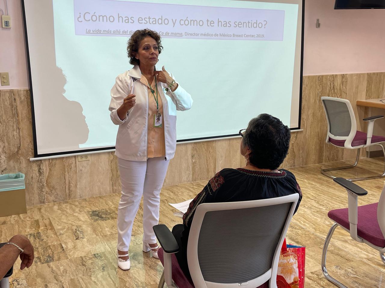 Voluntarios acompañan a pacientes con cáncer