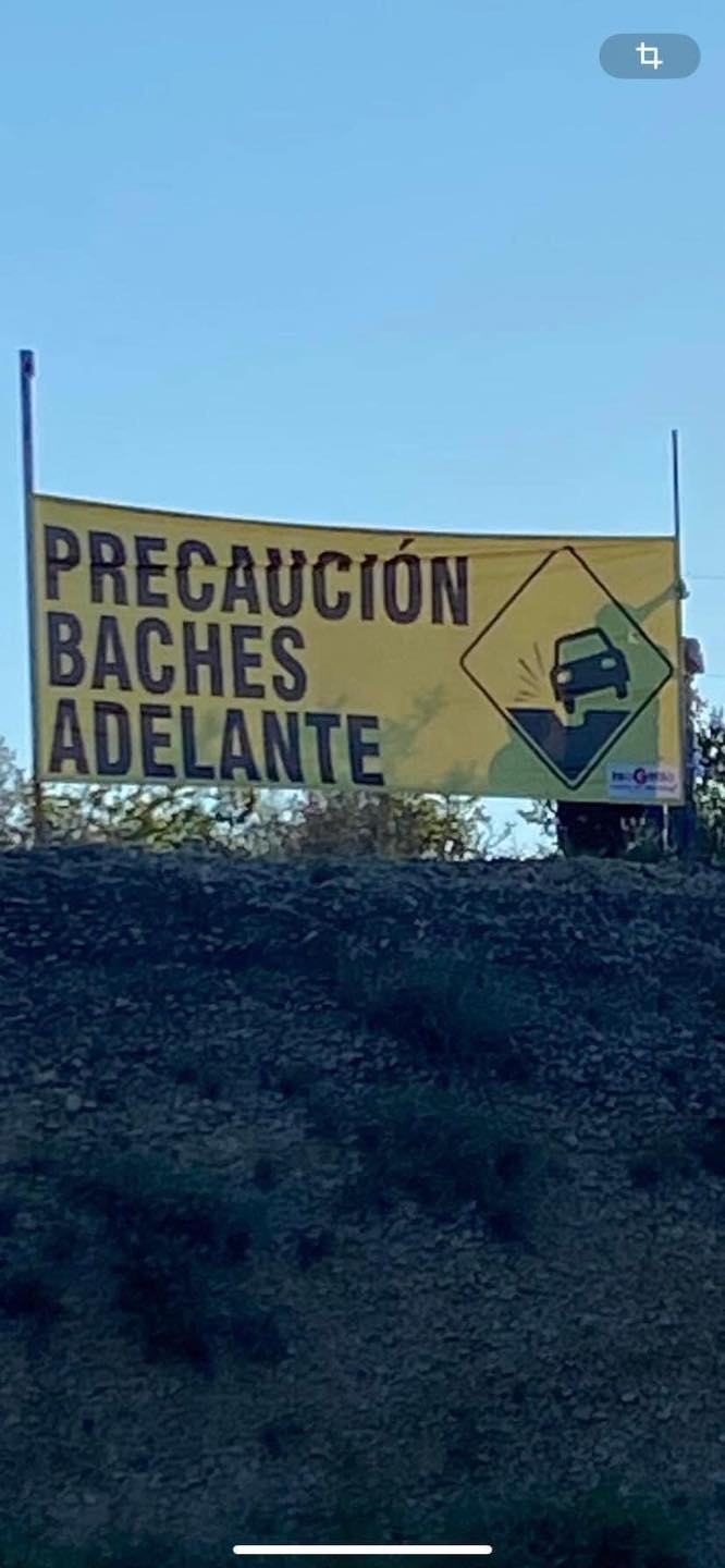 Colocan advertencias por mal estado de carretera