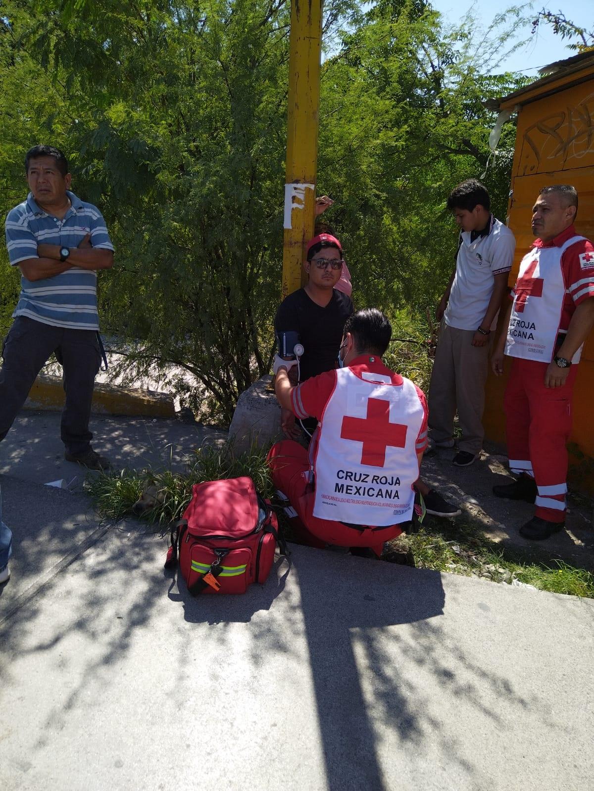 Ocasiona una conductora choque con motociclista