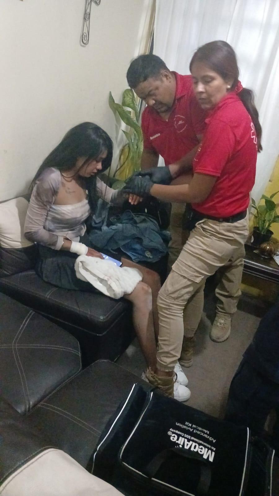 Sufre feroz ataque por ex pareja de su novio