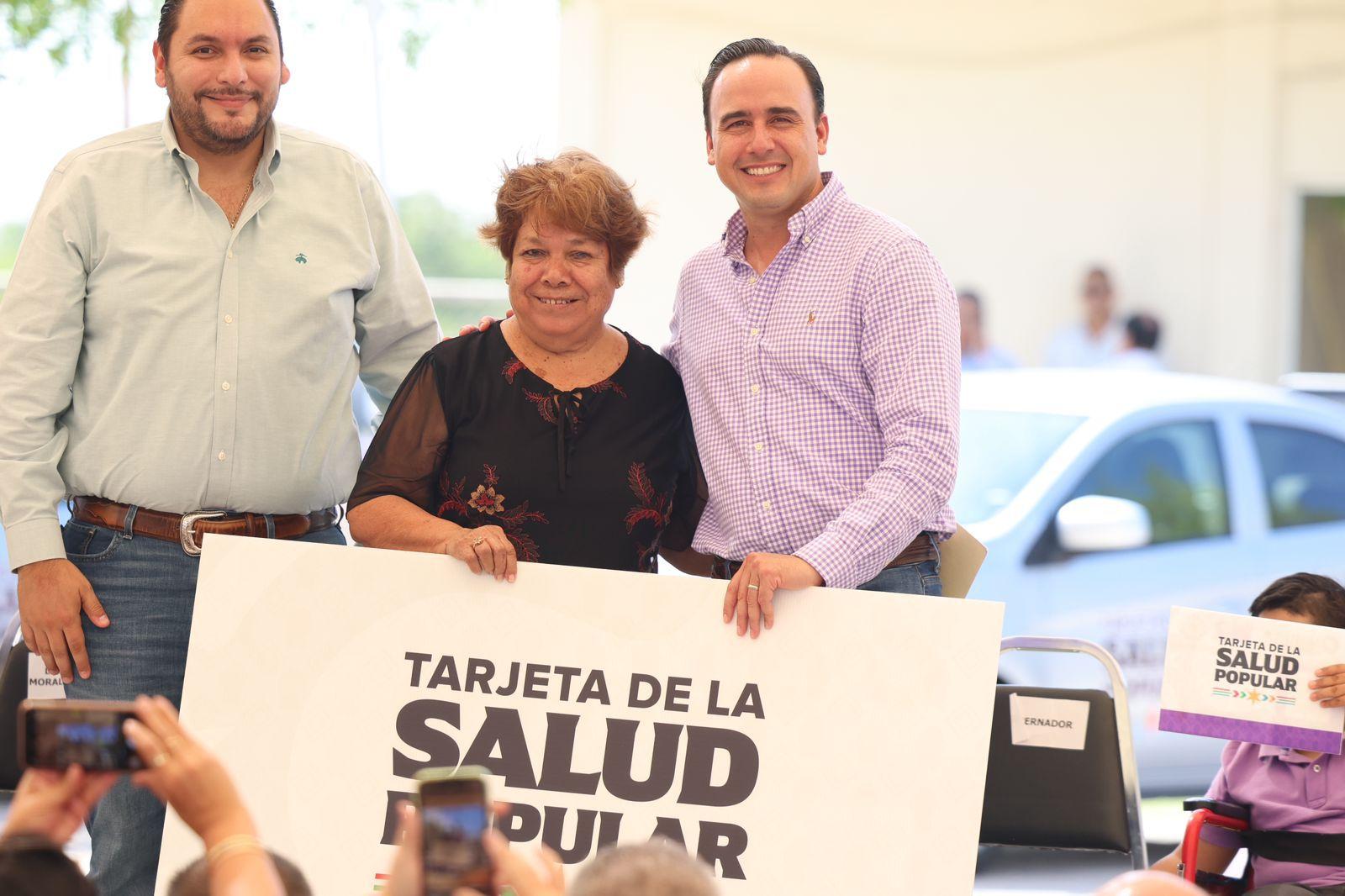 INICIA MANOLO ENTREGA DE  TARJETA DE SALUD POPULAR