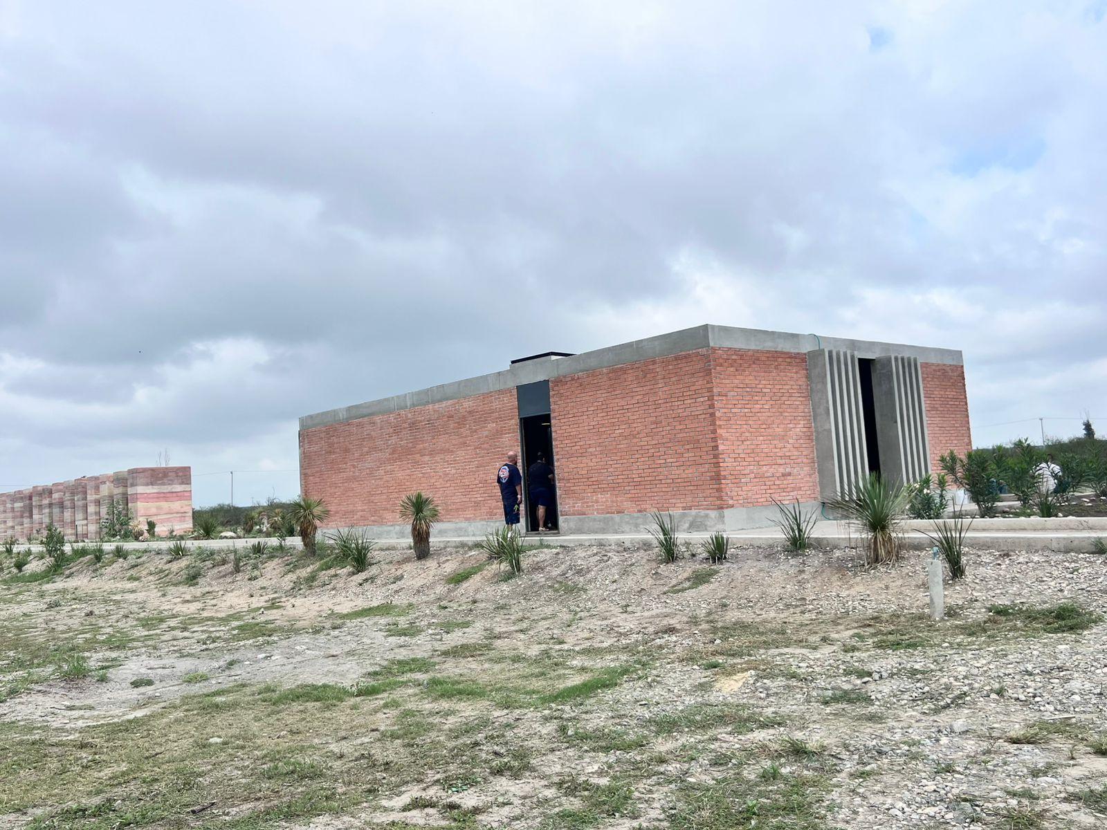Entregan mausoleo a las viudas de mineros