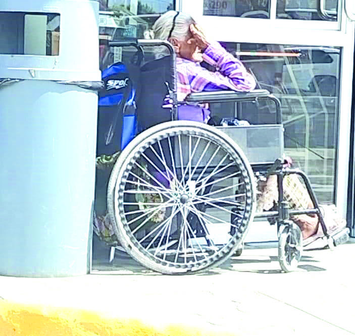 Explota y maltrata mujer a ancianita
