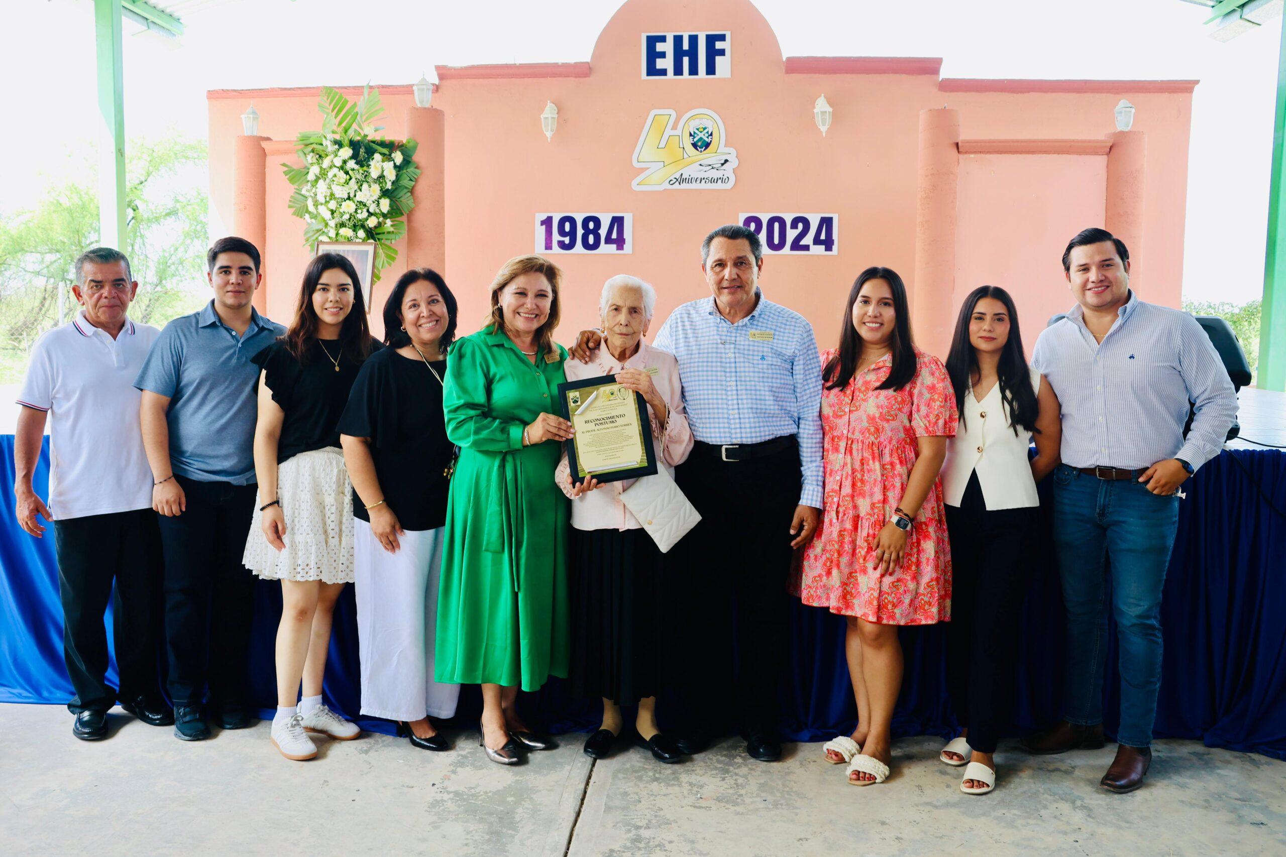 Reconoce Sabinas al profesor Alfonso Haro