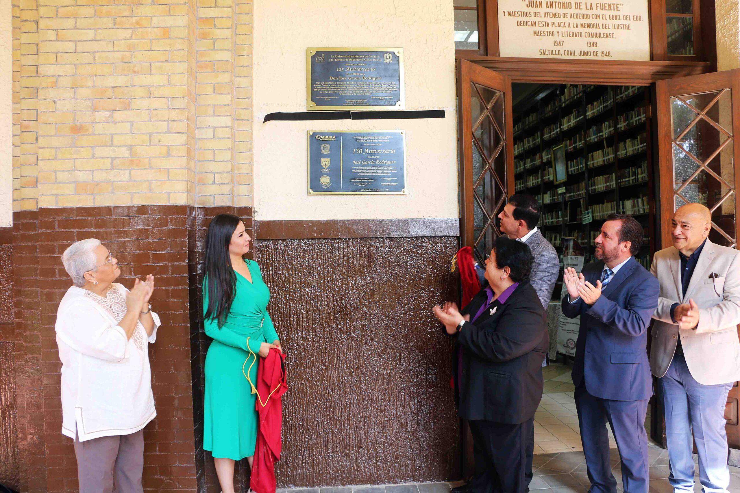 DEVELAN PLACA POR 130 AÑOS DE LA BIBLIOTECA DEL ATENEO