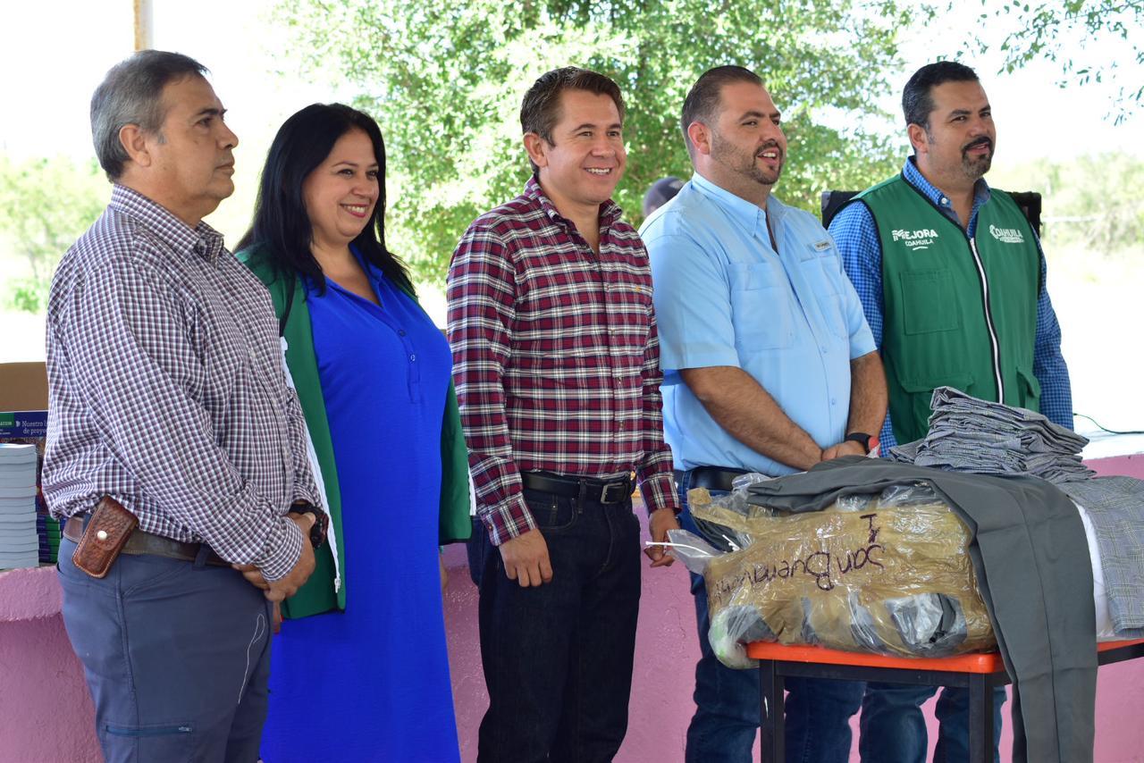Entrega Estado uniformes en SB