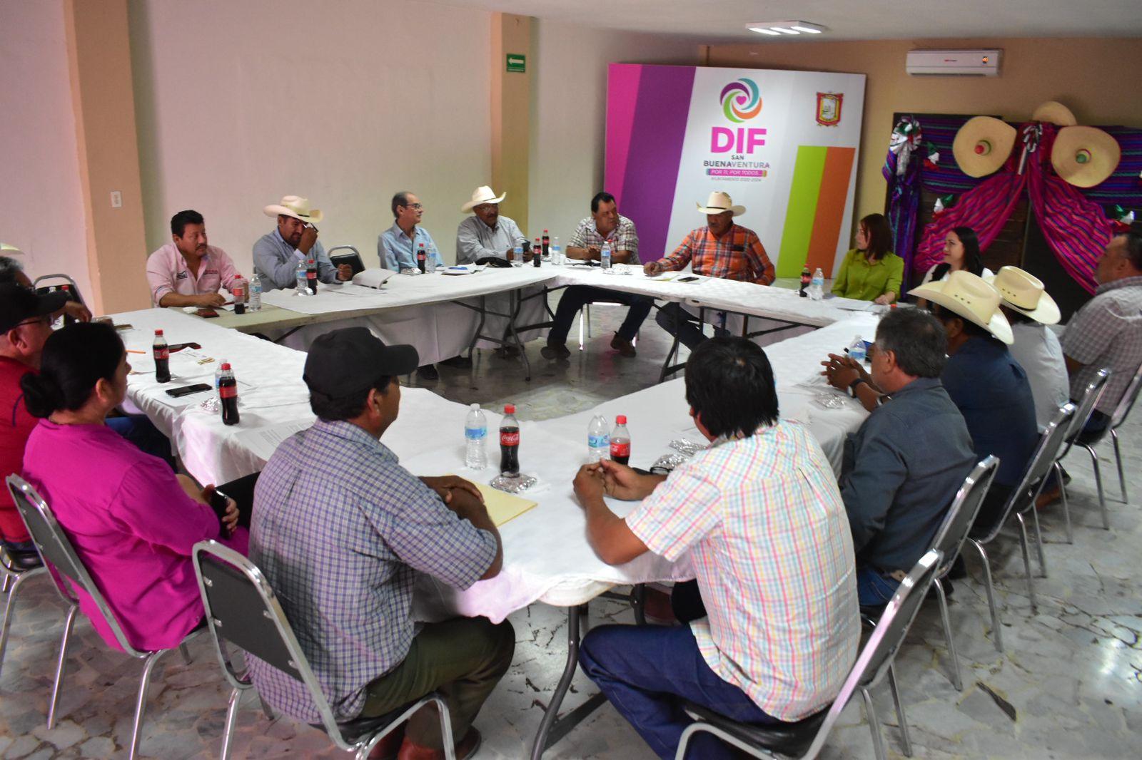 Asesoran a ejidatarios a escriturar sus tierras