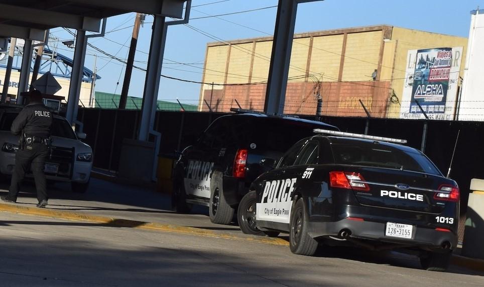 Cae secuestrador en puente uno de PN
