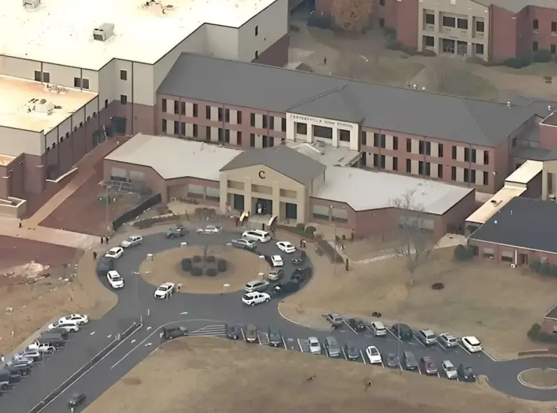 Tiroteo en escuela de Georgia deja 4 muertos; sospechoso es detenido