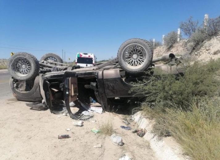 Vuelca camioneta en la curva «El Venadito»