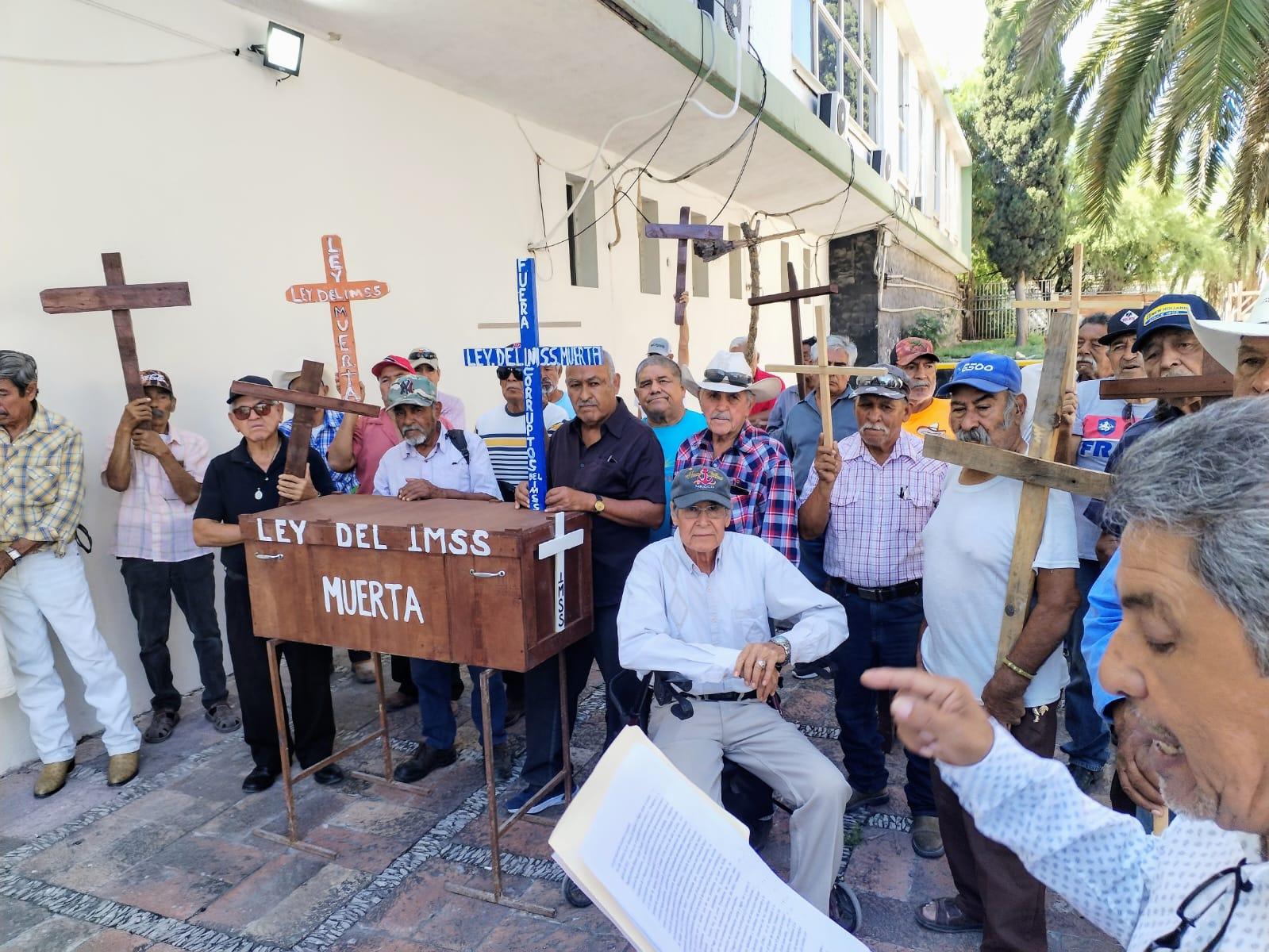 “Sepultan” pensionados artículo 68 de Ley IMSS