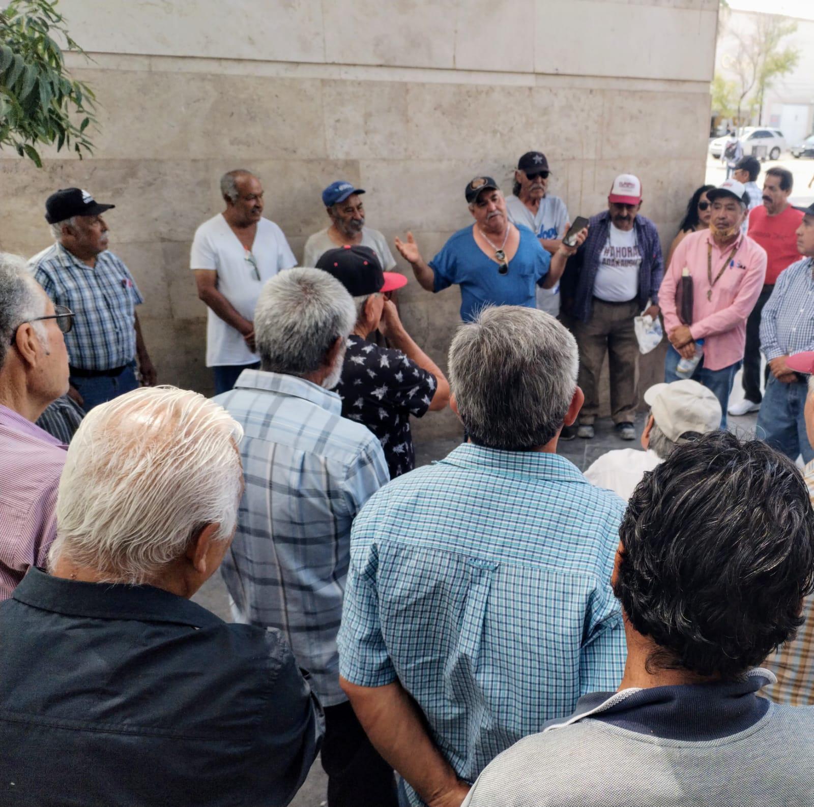 AMLO ya se va y falló aumento de pensiones