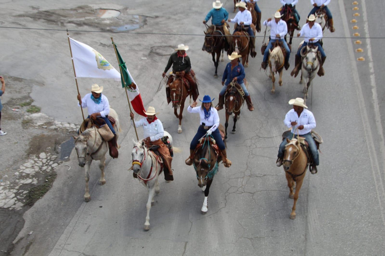 Cientos de jinetes recorren Monclova