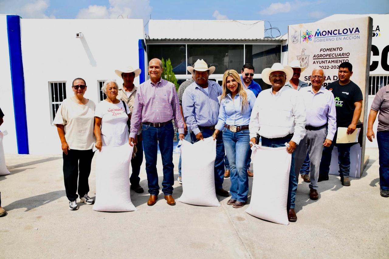 Entrega municipio avena a comunidades rurales