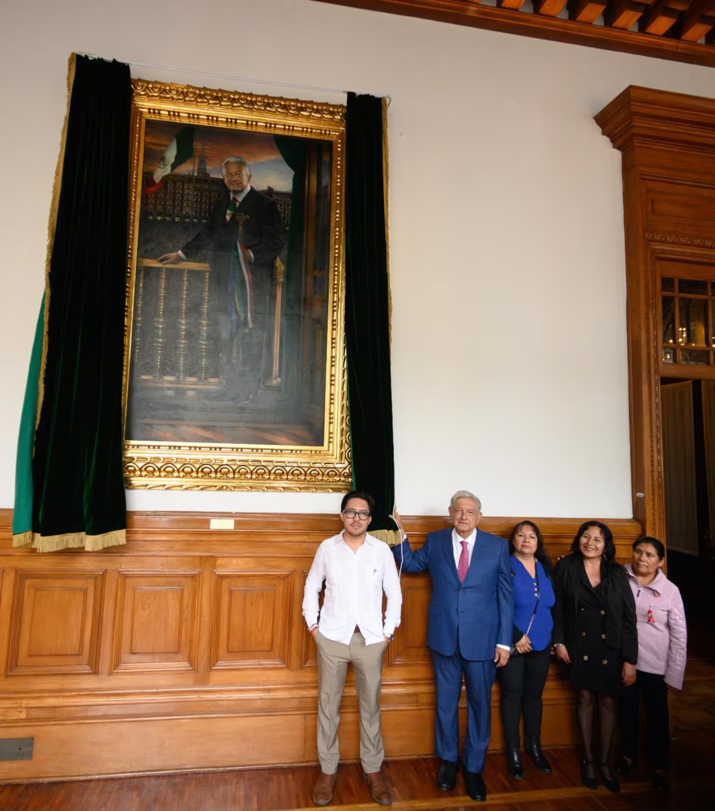 Así es el retrato de AMLO que estará en la galería de los presidentes de Palacio Nacional