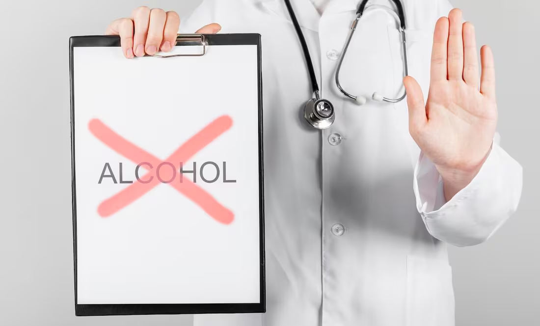 ¿Por qué no beber alcohol al tomar antibióticos?