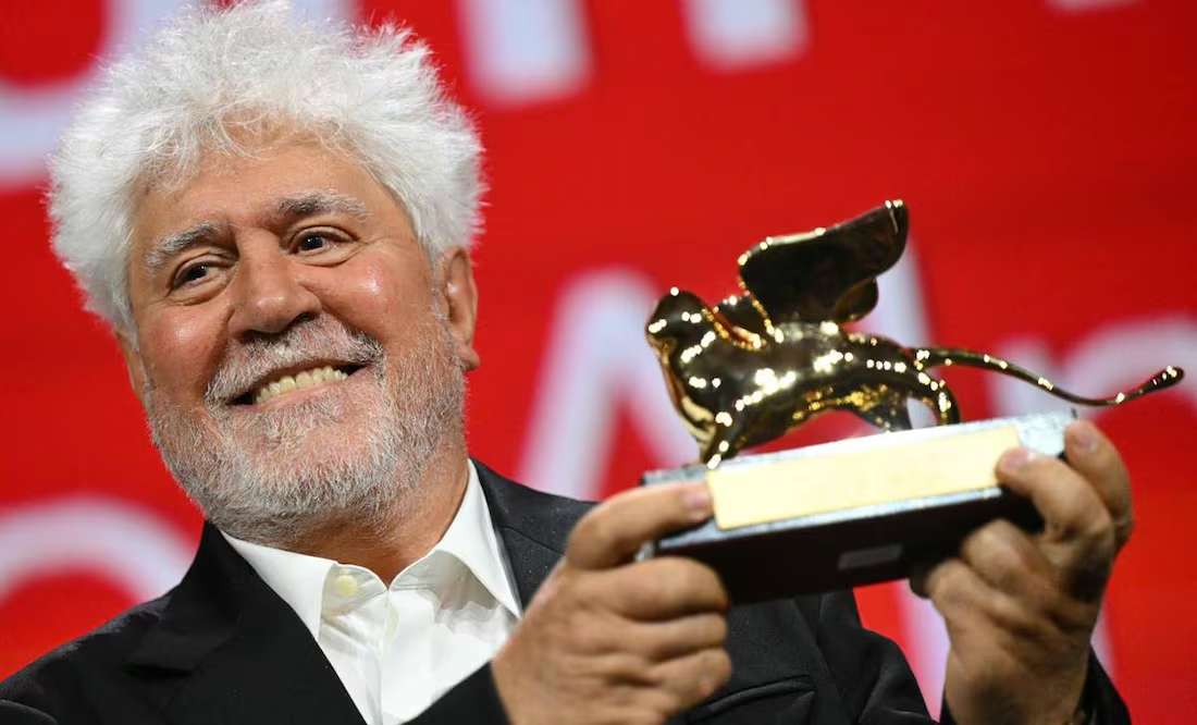 Pedro Almodóvar, León de Oro a la mejor película en Venecia por «La habitación de al lado»