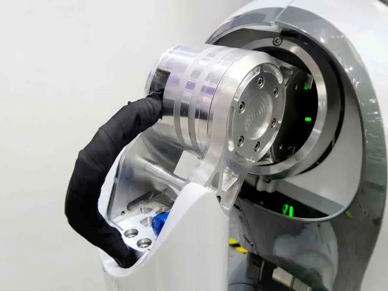 Investigadores crean la primera pierna robótica con ‘músculos artificiales’