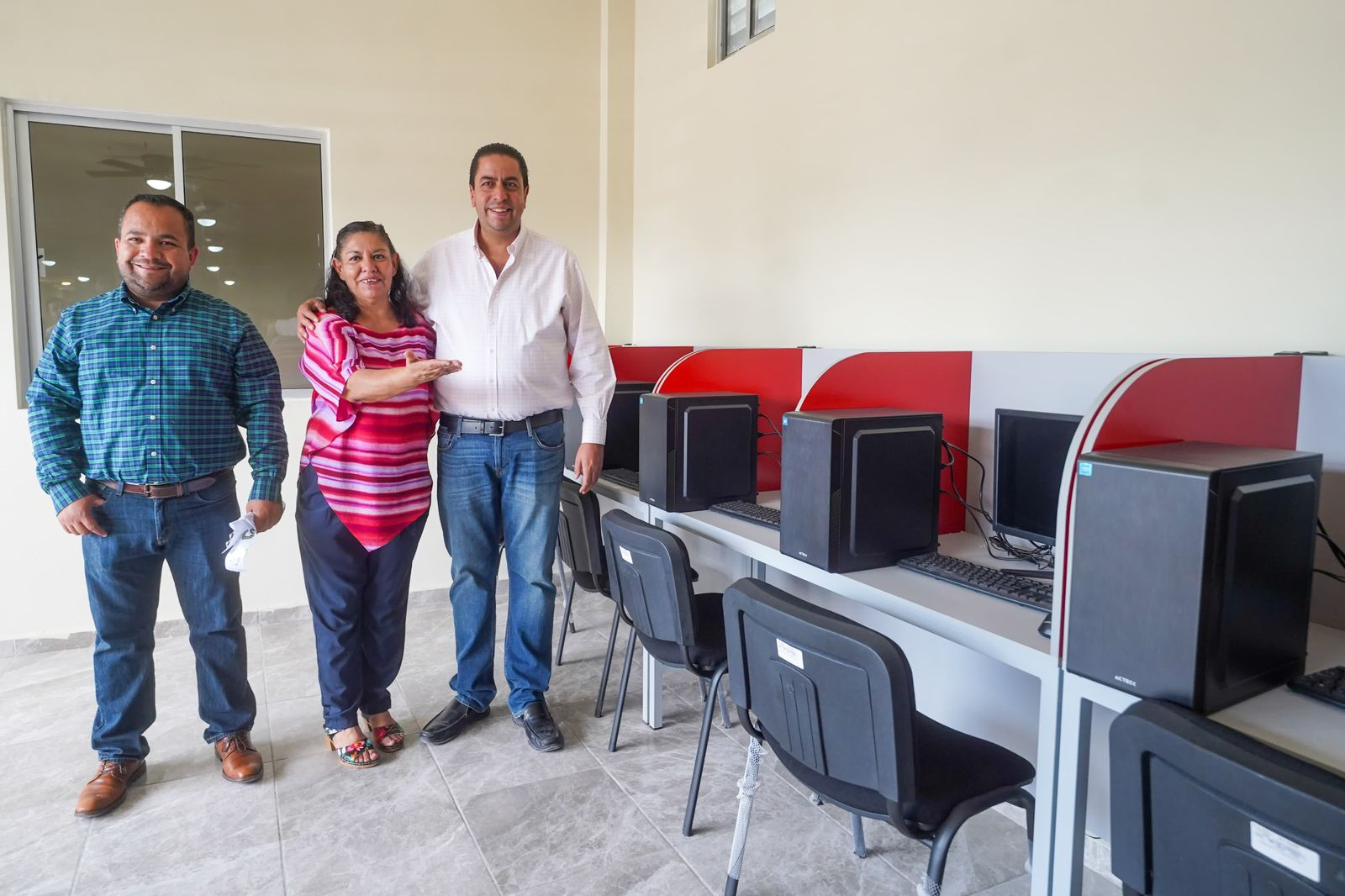 ENTREGA CHEMA MORALES NUEVO CENTRO COMUNITARIO EN PARAJES DE LOS PINOS