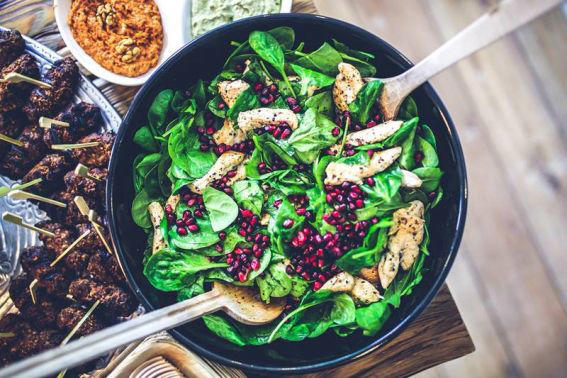 ¿Cómo se debe comer la espinaca para incrementar la masa muscular?