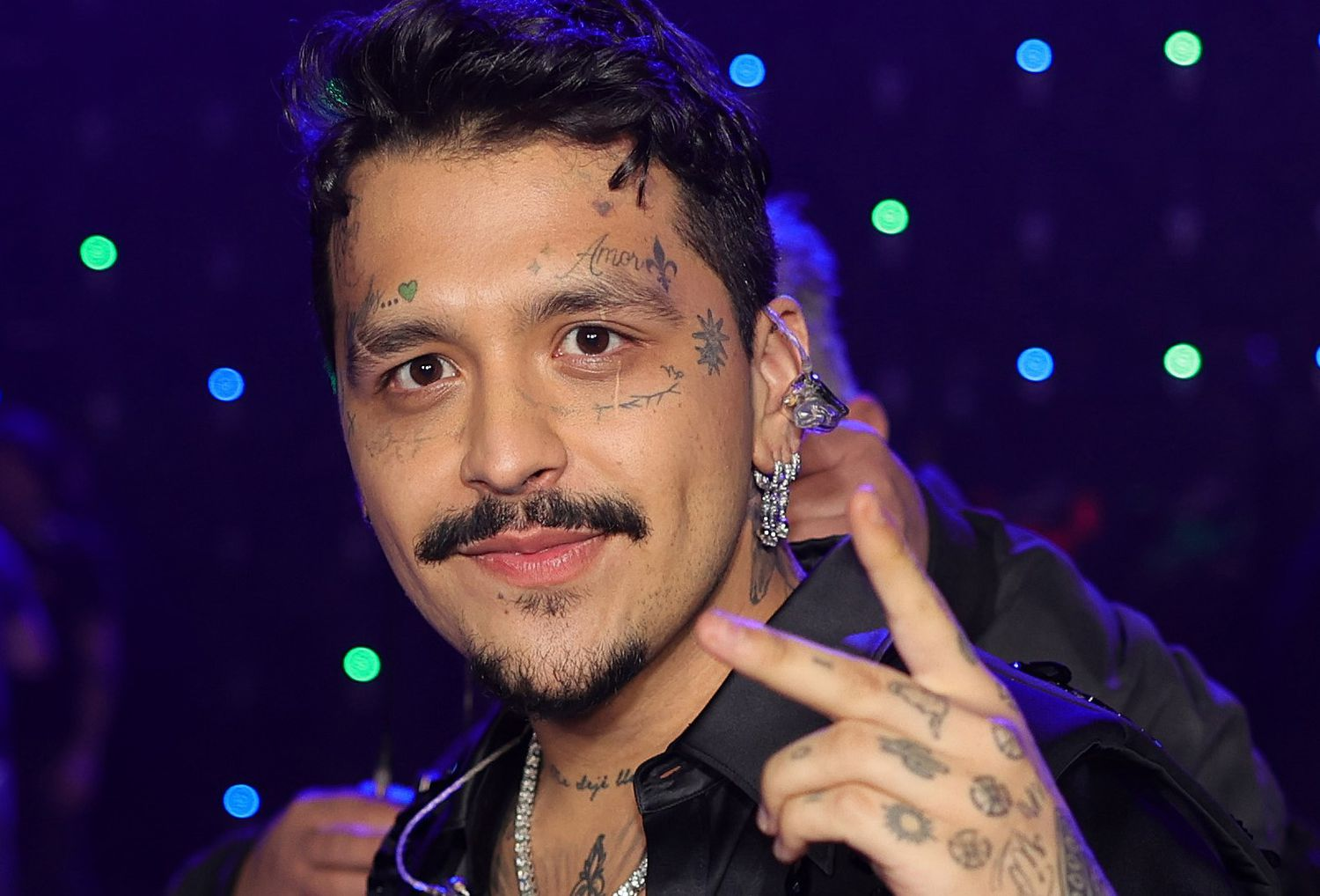Christian Nodal comparte que se someterá a una intervención: «a ver cómo nos va con el dolor»
