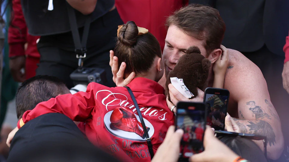 Fernanda Gómez y Maria Fernanda, los amuletos de buena suerte para el ‘Canelo’ Álvarez previo a su pelea
