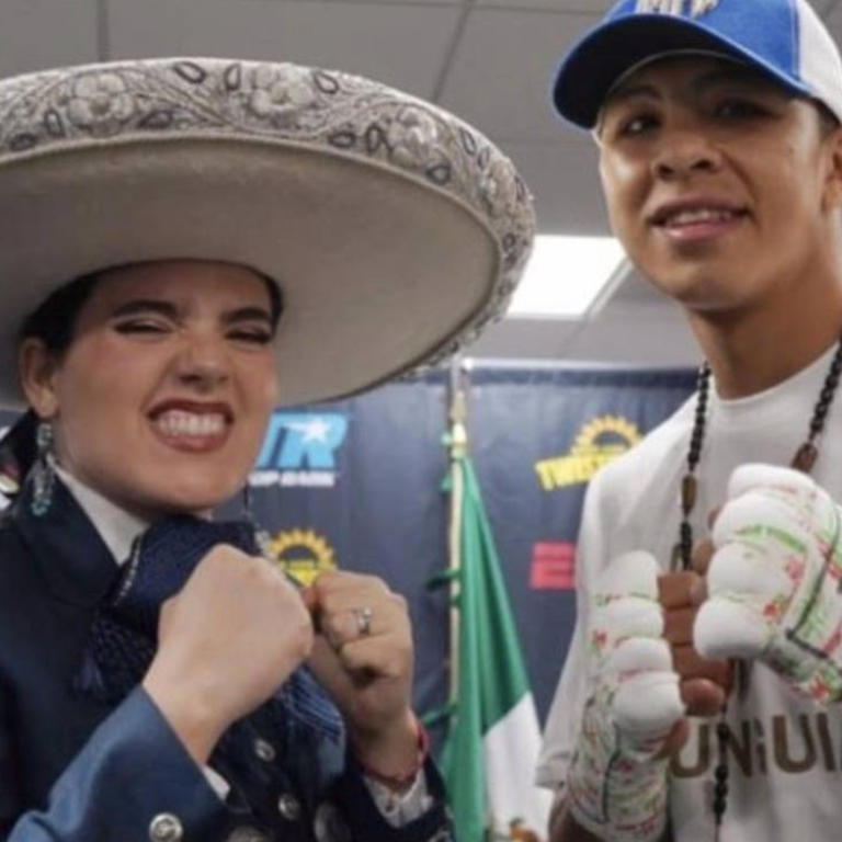 Tras error con el Himno Nacional, Camila Fernández tuvo su revancha en el ring junto a Jaime Munguía